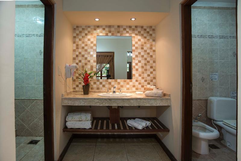 Arami Hotel & Lodge Puerto Iguazu Exterior photo